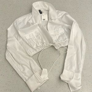 2/10 ❤️ DIVIDED BY H&M White Long-Sleeved Crop Top With Pockets